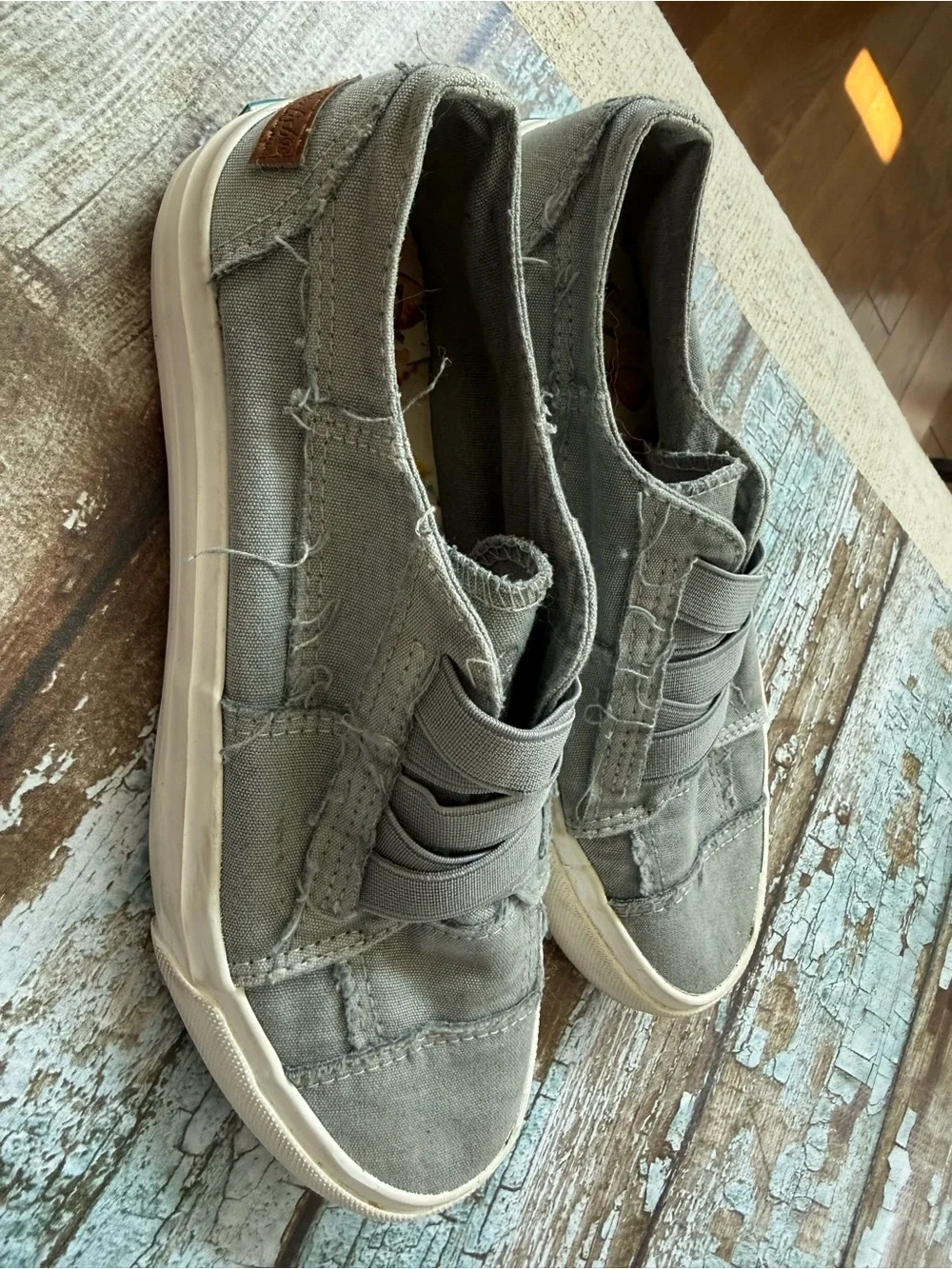 Casual Women's Slip-On Sneakers in Gray size 6.5